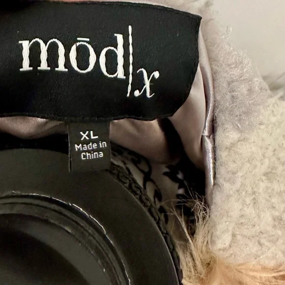 Cozy Faux Fur and Sherpa Jacket - Picture 8 of 8